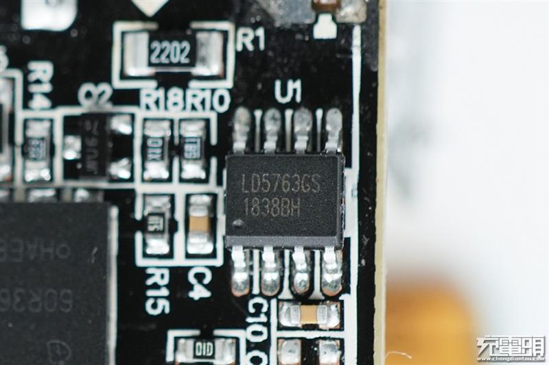 联想thinkplus口红电源拆解：内部设计精湛