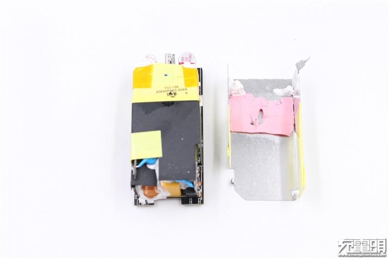 联想thinkplus口红电源拆解：内部设计精湛