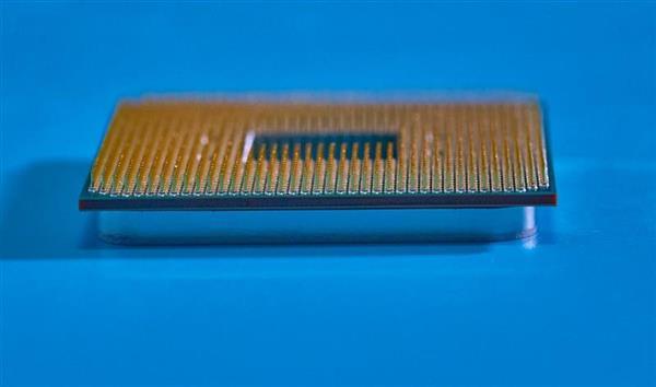 AMD新推Zen架构速龙220GE/240GE：功耗仅35W