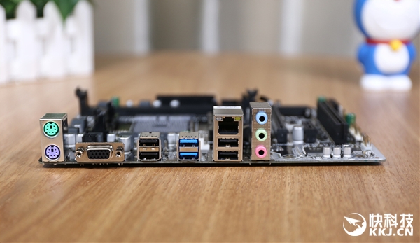 699元经典板U套装图赏：AMD A8-7680处理器+技嘉主板