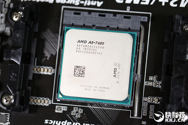 699元经典板U套装图赏：AMD A8-7680处理器+技嘉主板