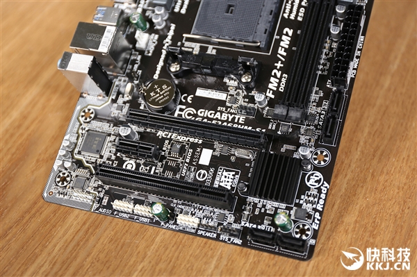 699元经典板U套装图赏：AMD A8-7680处理器+技嘉主板