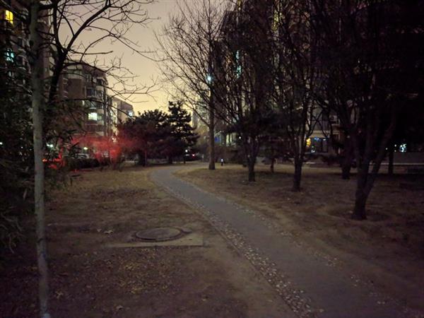 谷歌相机夜景模式移植测试：3年老机器变身夜视仪
