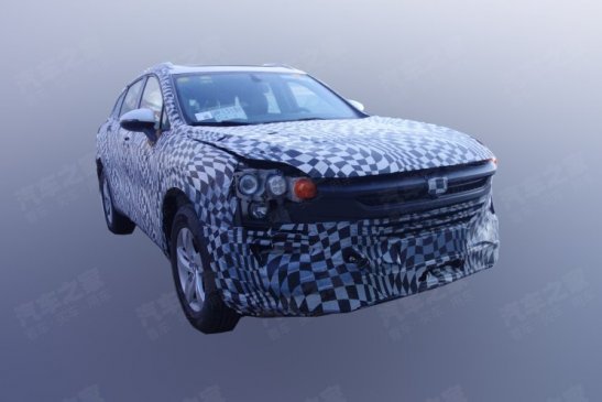 2019年上市 曝众泰i-across量产版谍照