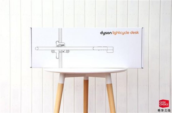 戴森Lightcycle台灯体验：4000块的台灯居然觉得挺值