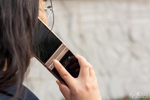 感受<a href='https://www.samsung.com/cn/' target='_blank'><u>三星</u></a>W2019的人生哲学：回归本质