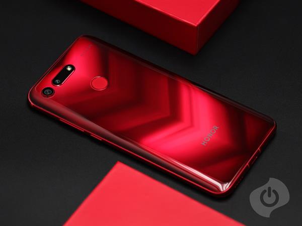 年度收官之作荣耀V20上手：2999元超值