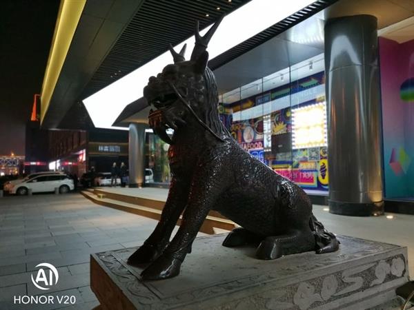 年度收官之作荣耀V20上手：2999元超值