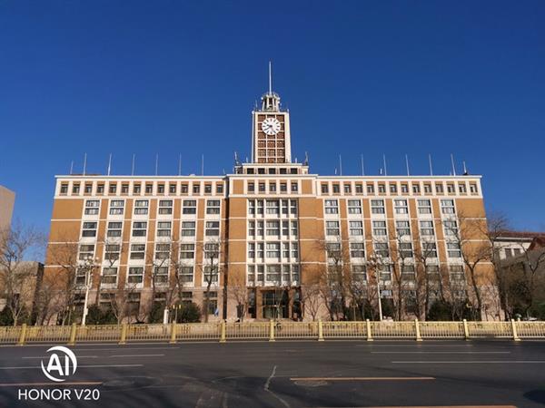 年度收官之作荣耀V20上手：2999元超值