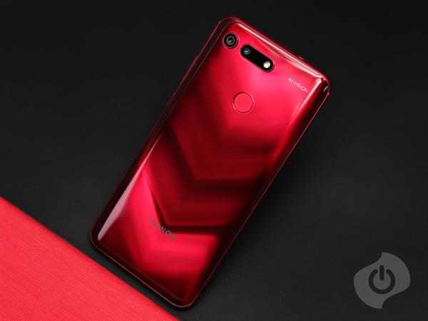 年度收官之作荣耀V20上手：2999元超值