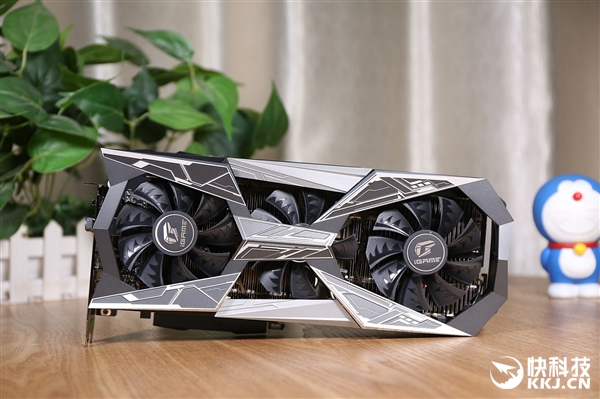 七彩虹iGame RTX 2080 Vulcan X OC图赏