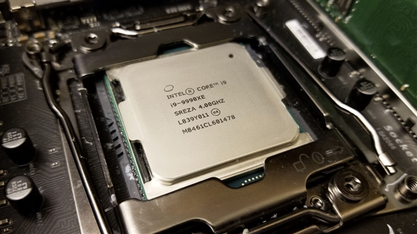 14核心加速5.1GHz！Intel i9-9990XE首测：255W TDP着实猛