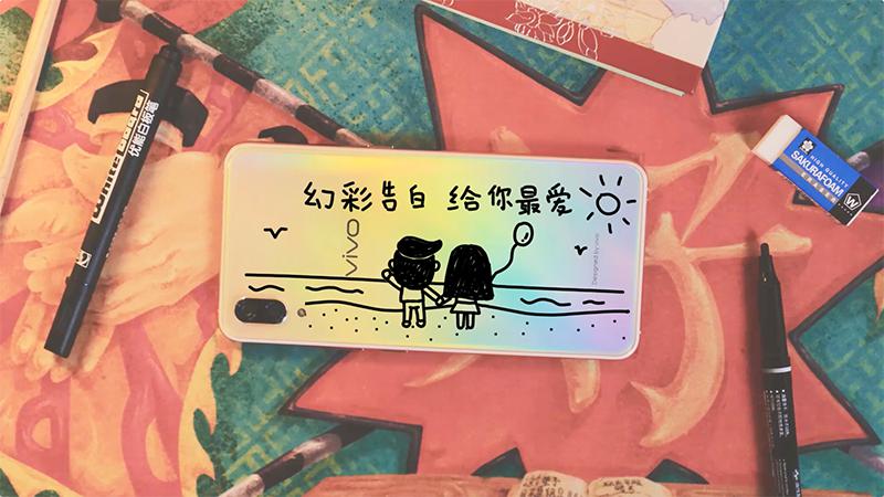 vivo以X23幻彩版背壳为画板做了一个暖心的创意视频