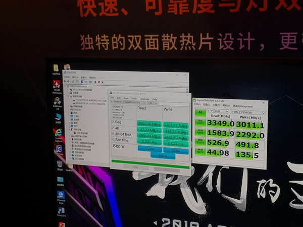 技嘉NVMe SSD首上可控可同步RGB灯效：双面散热50℃