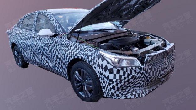 采用溜背式设计 宝骏RC-5最新谍照曝光