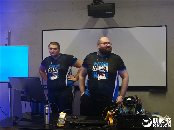 Intel i9-9900K液氮超频:8核全开达成7.2GHz!