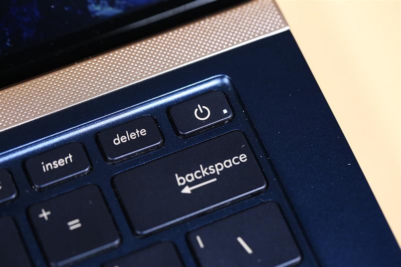 A4纸大小的14英寸笔记本！华硕灵耀U 2代评测：同价位无敌