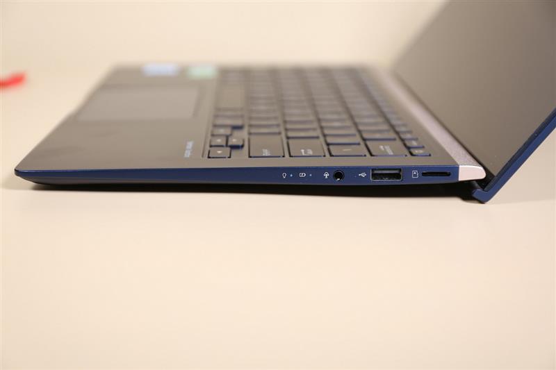 A4纸大小的14英寸笔记本！华硕灵耀U 2代评测：同价位无敌