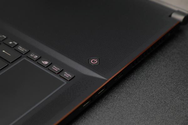 ROG冰刃3s Plus上手：超薄高性能兼得 轻薄本中的机皇