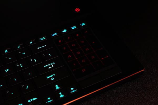 ROG冰刃3s Plus上手：超薄高性能兼得 轻薄本中的机皇