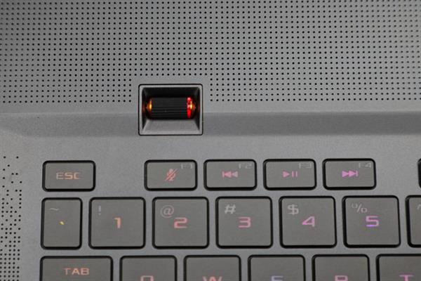 ROG冰刃3s Plus上手：超薄高性能兼得 轻薄本中的机皇