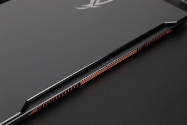 ROG冰刃3s Plus上手：超薄高性能兼得 轻薄本中的机皇