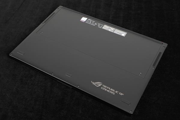ROG冰刃3s Plus上手：超薄高性能兼得 轻薄本中的机皇