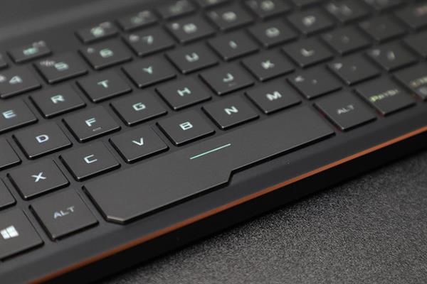 ROG冰刃3s Plus上手：超薄高性能兼得 轻薄本中的机皇