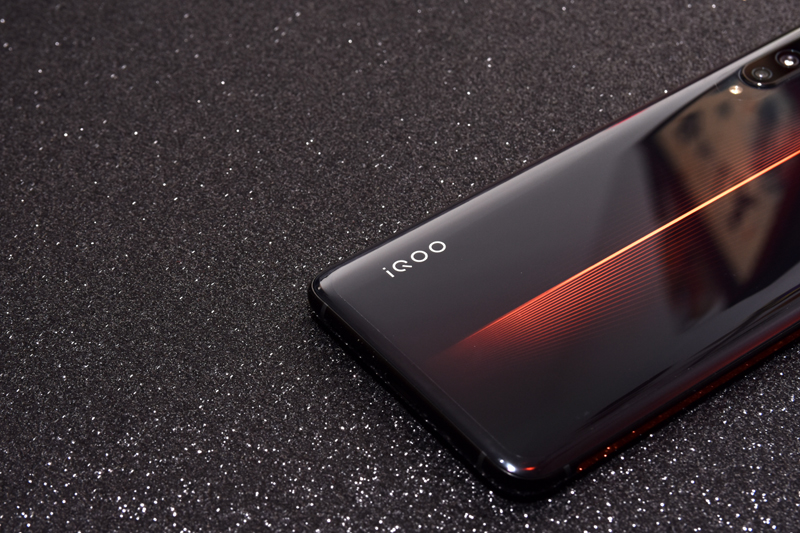 高颜值的性能猛兽 iQOO手机真机图赏