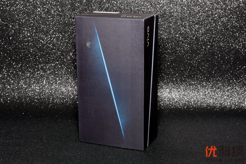 高颜值的性能猛兽 iQOO手机真机图赏