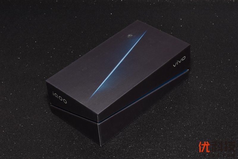 高颜值的性能猛兽 iQOO手机真机图赏