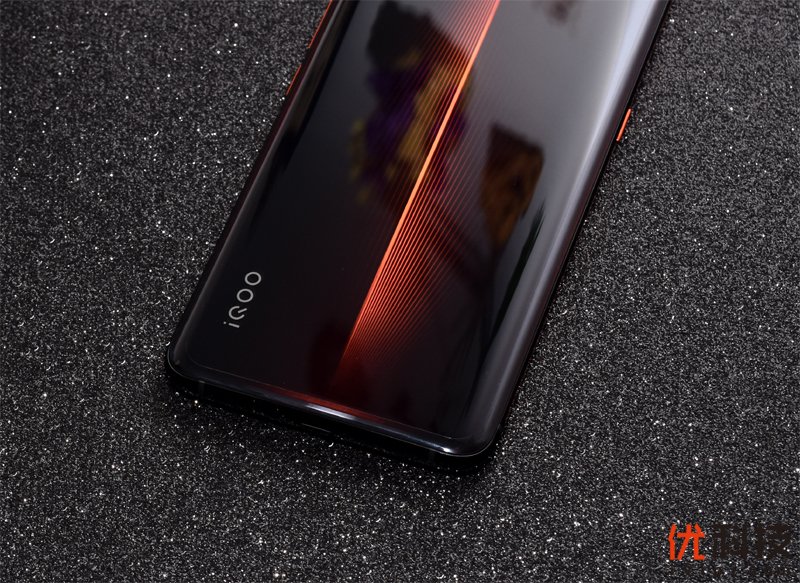 高颜值的性能猛兽 iQOO手机真机图赏