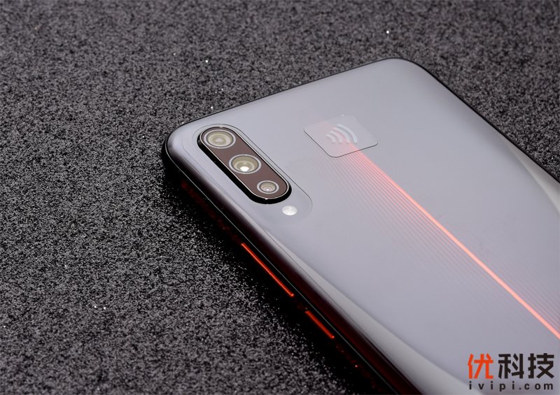 高颜值的性能猛兽 iQOO手机真机图赏