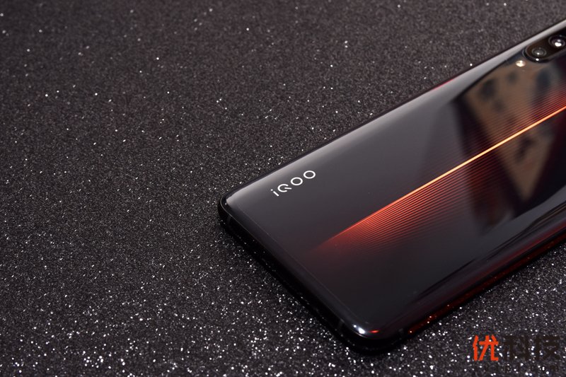 高颜值的性能猛兽 iQOO手机真机图赏