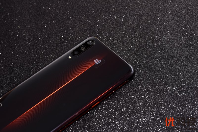 高颜值的性能猛兽 iQOO手机真机图赏