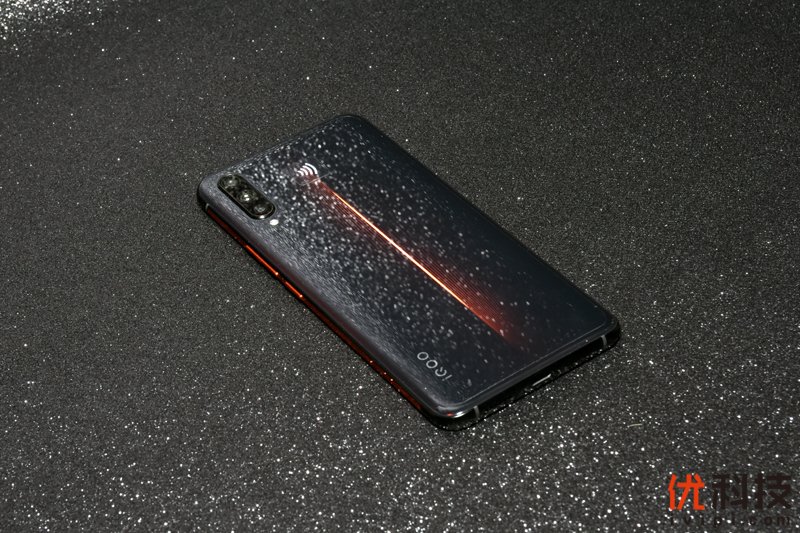 高颜值的性能猛兽 iQOO手机真机图赏