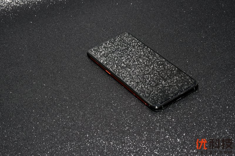 高颜值的性能猛兽 iQOO手机真机图赏