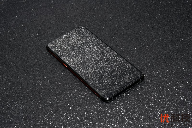 高颜值的性能猛兽 iQOO手机真机图赏