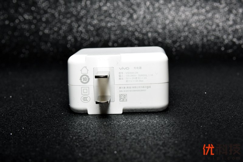 高颜值的性能猛兽 iQOO手机真机图赏