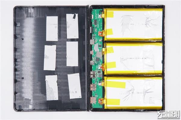 羽博30000mAh移动电源拆解：六大接口 仍很便携