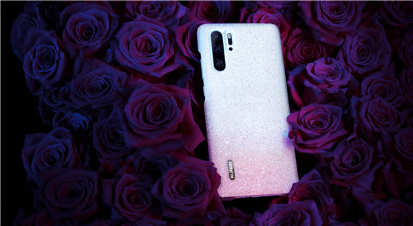 施华洛世奇元素为全新HUAWEI P30系列定制限量版保护壳套装