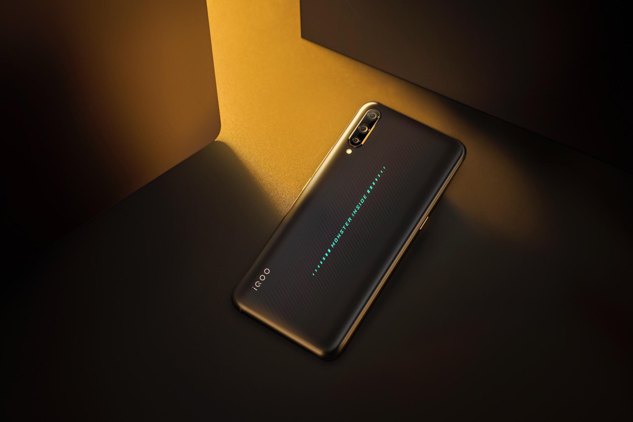 性能凶兽出笼 iQOO骑士黑硬核配置开售4298元