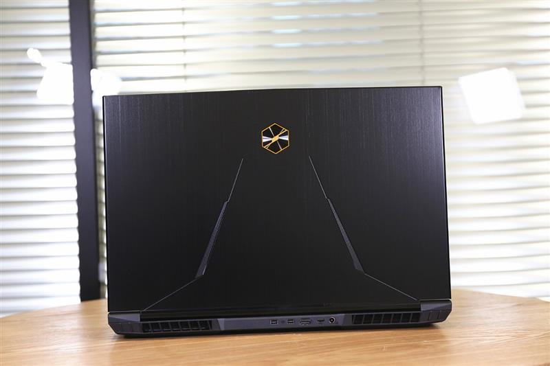 九代酷睿电竞本给你想要的一切！机械革命深海泰坦X9Ti-R评测