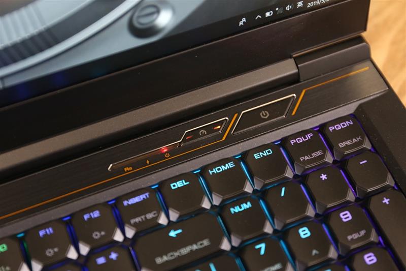 九代酷睿电竞本给你想要的一切！机械革命深海泰坦X9Ti-R评测