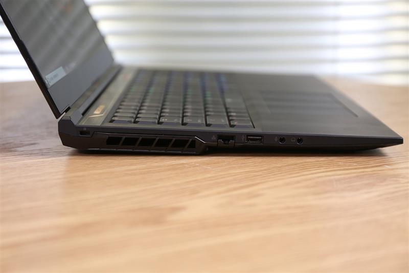 九代酷睿电竞本给你想要的一切！机械革命深海泰坦X9Ti-R评测