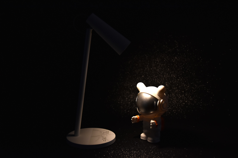 三档可调恒定柔光 米家充电台灯了解一下