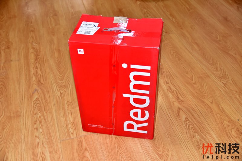 万花丛中一点红 Redmi旅行箱20英寸版上手