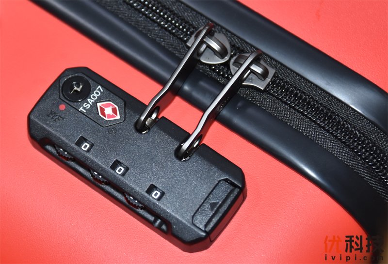 万花丛中一点红 Redmi旅行箱20英寸版上手