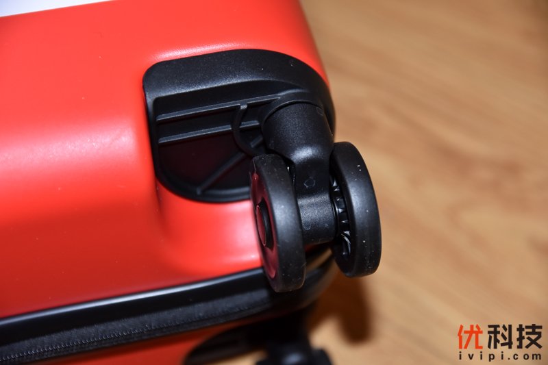 万花丛中一点红 Redmi旅行箱20英寸版上手