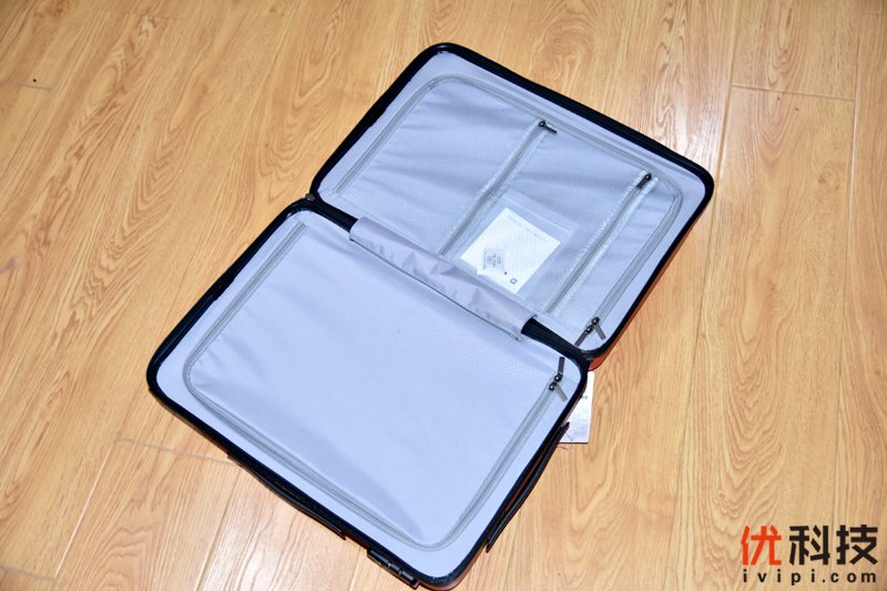 万花丛中一点红 Redmi旅行箱20英寸版上手